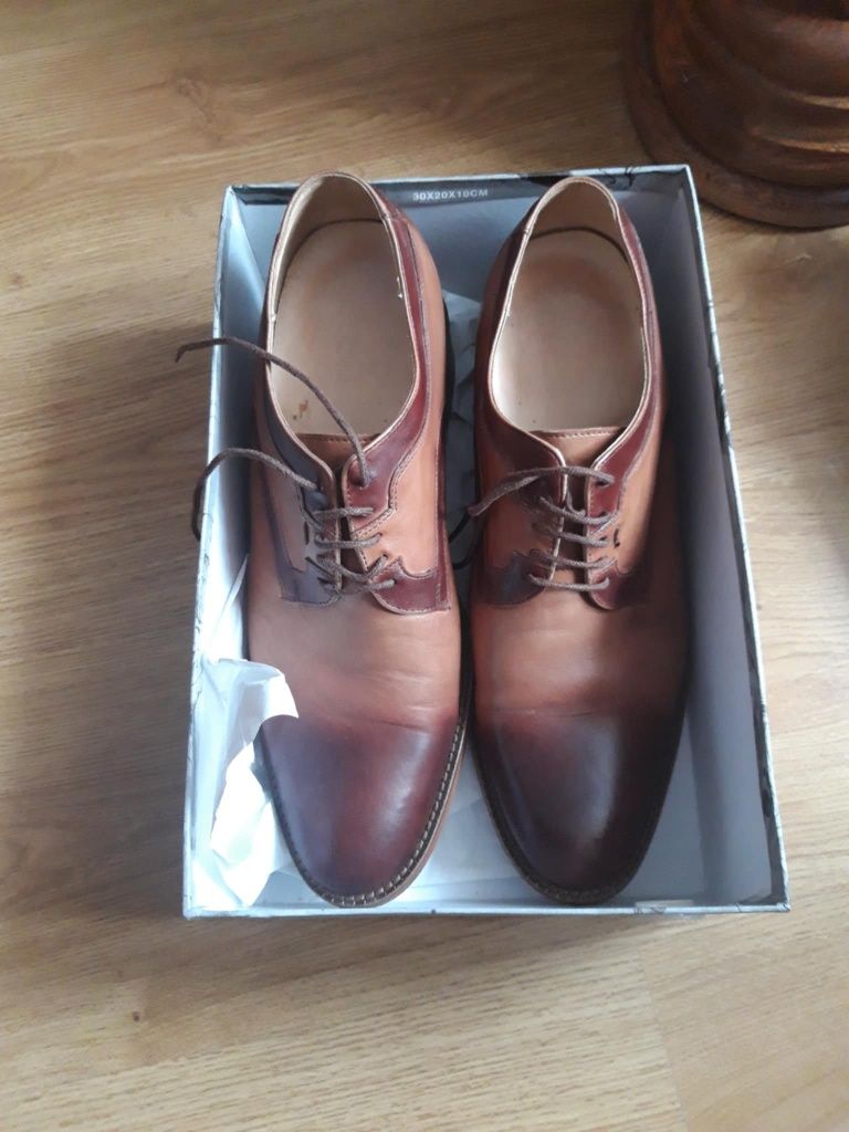 Ślubne buty męskie skórzane Betelli na ukrytym podwyższeniu 42/28 cm