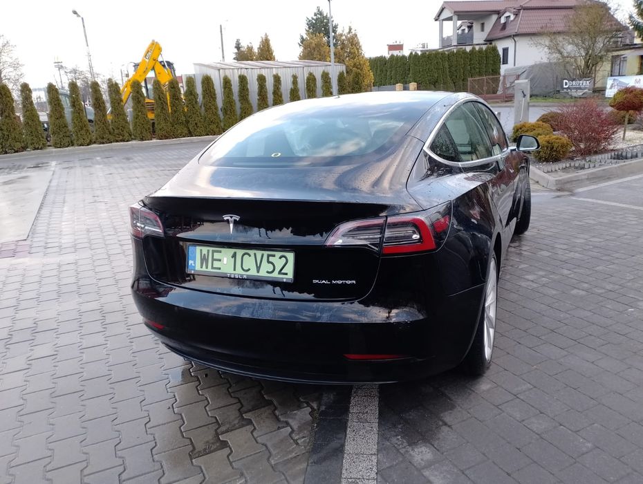 Tesla DUAL MOTOR Rezerwacja