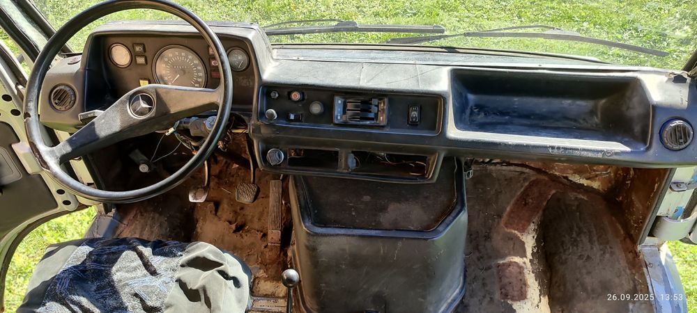 Mercedes -Benz 207 D вантажопасажир