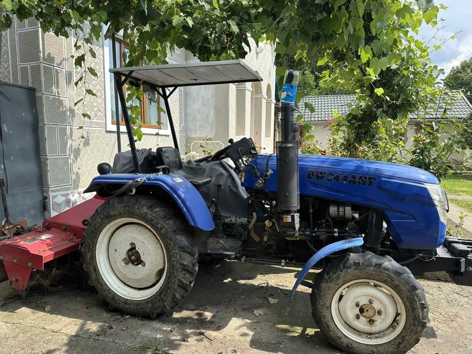 Трактор DW 244 AHT
