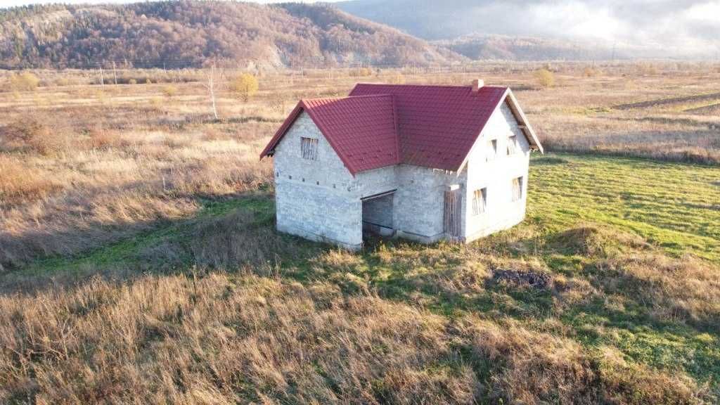 Недорого продається новозбудований будинок біля підніжжя Карпат...