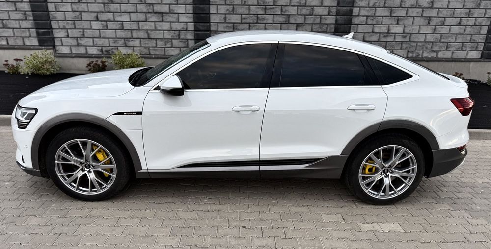 Ауді Audi Е-TRONE Sportback 2023 електро Рівне без підкрасів, 38 тис.п