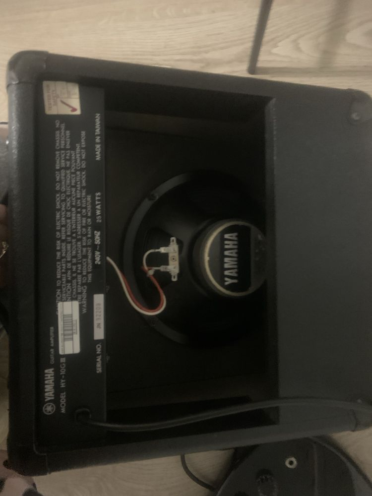Wzmacniacz plus gitara elektryczna