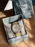 Женские наручные часы Guess