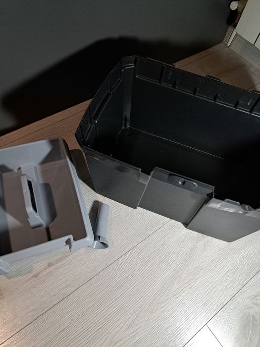 Skrzynka na szczotki jeździecka