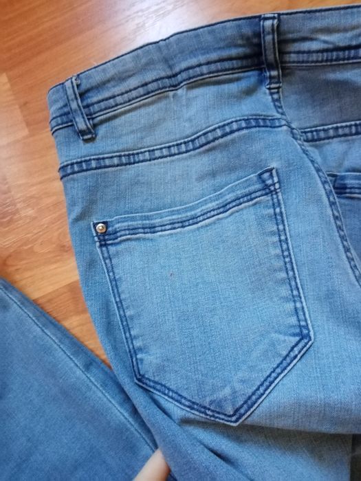 Jeansy rurki z haftem Esmara 36