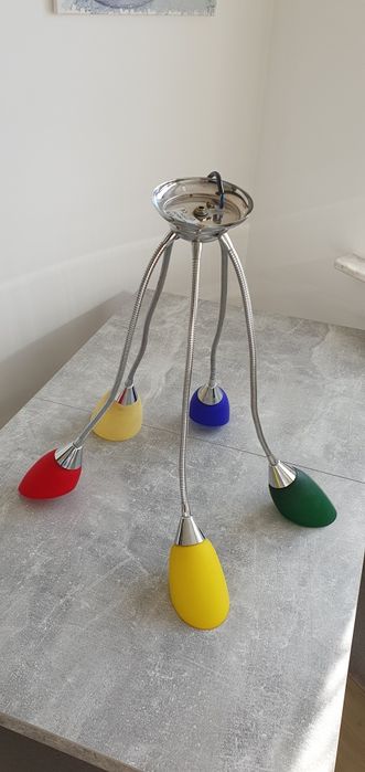 Lampa sufitowa z elastycznymi ramionami