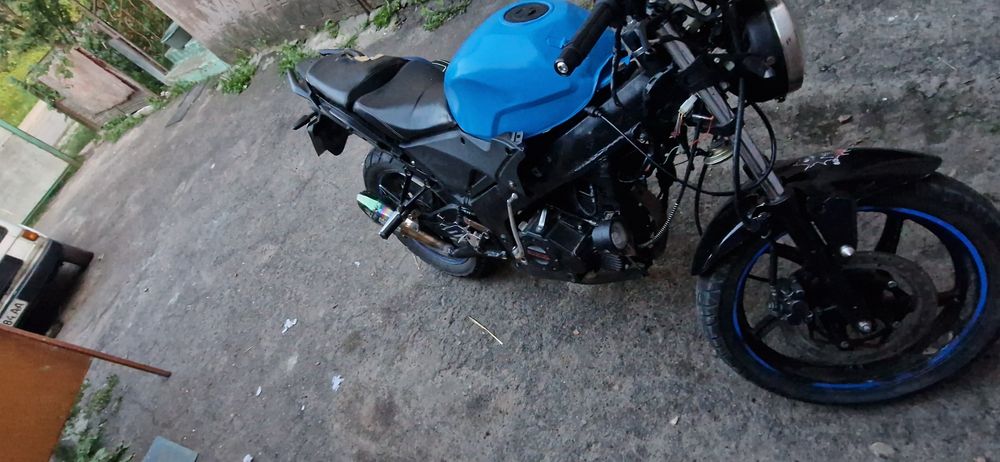 Продам мотоцикл є недоліки все розповім пишіть