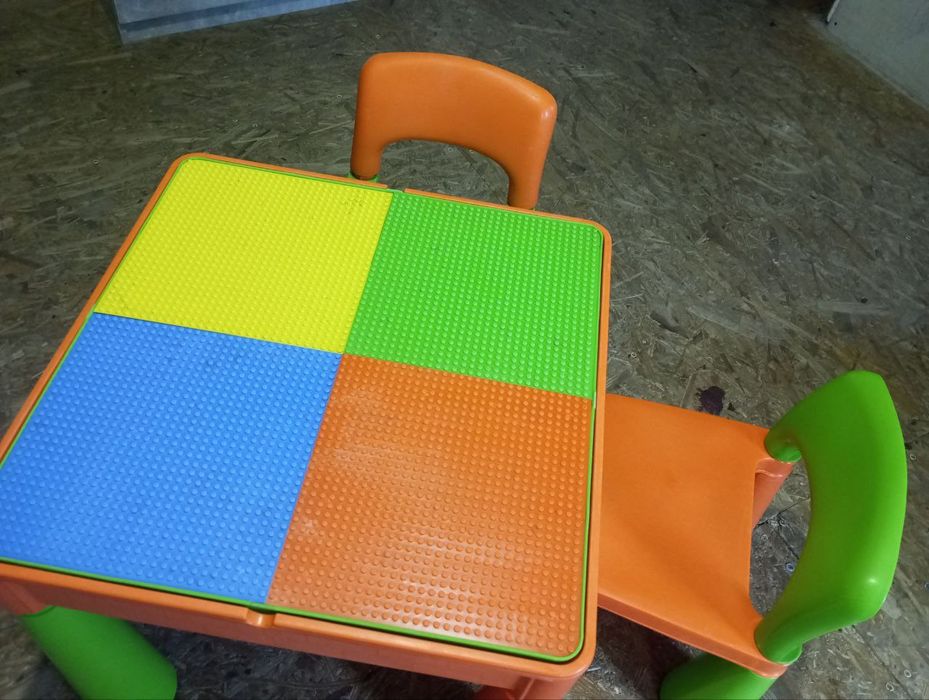 Продам дитячий стіл + 2 стільчика