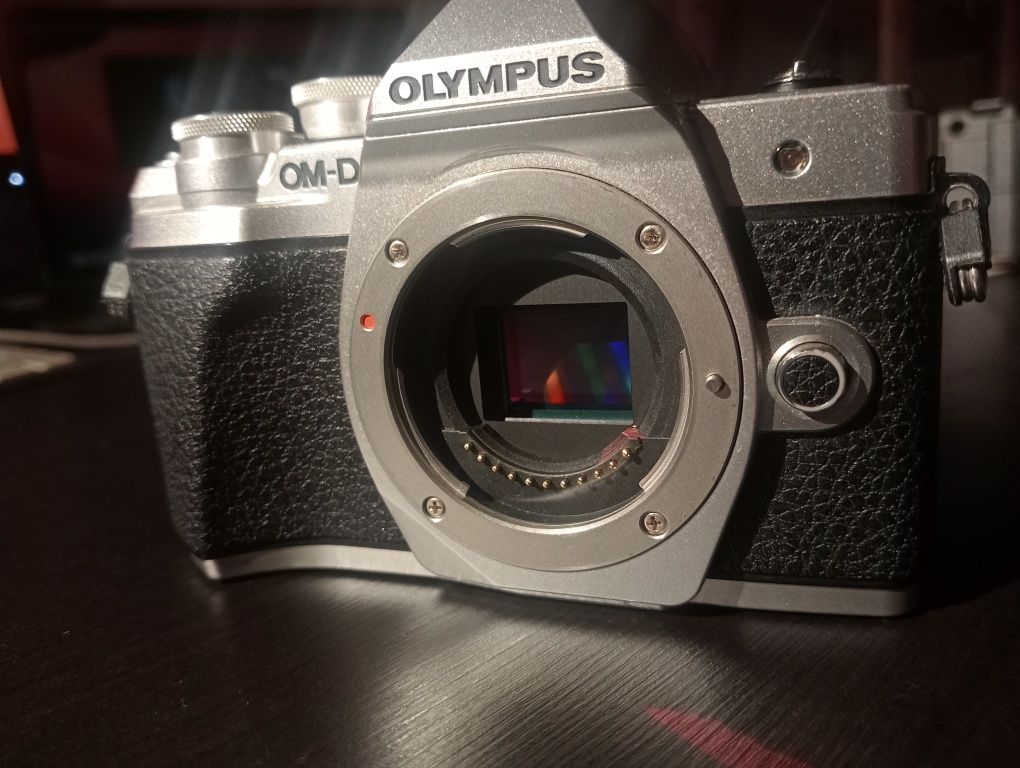 Câmara Olympus E-M10 mk III como nova