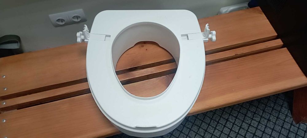 Туалетне сидіння для інвалідів