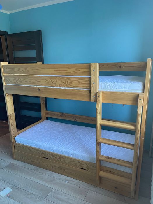 Łóżko piętrowe drewniane