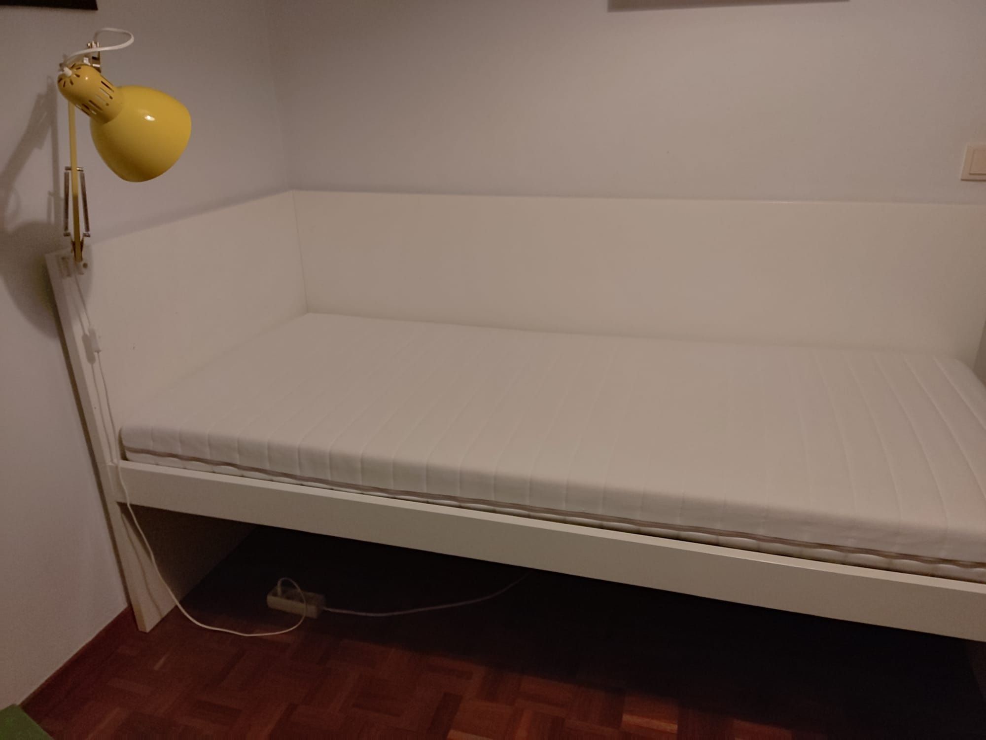 Conjunto solteiro Cama + colchão  IKEA