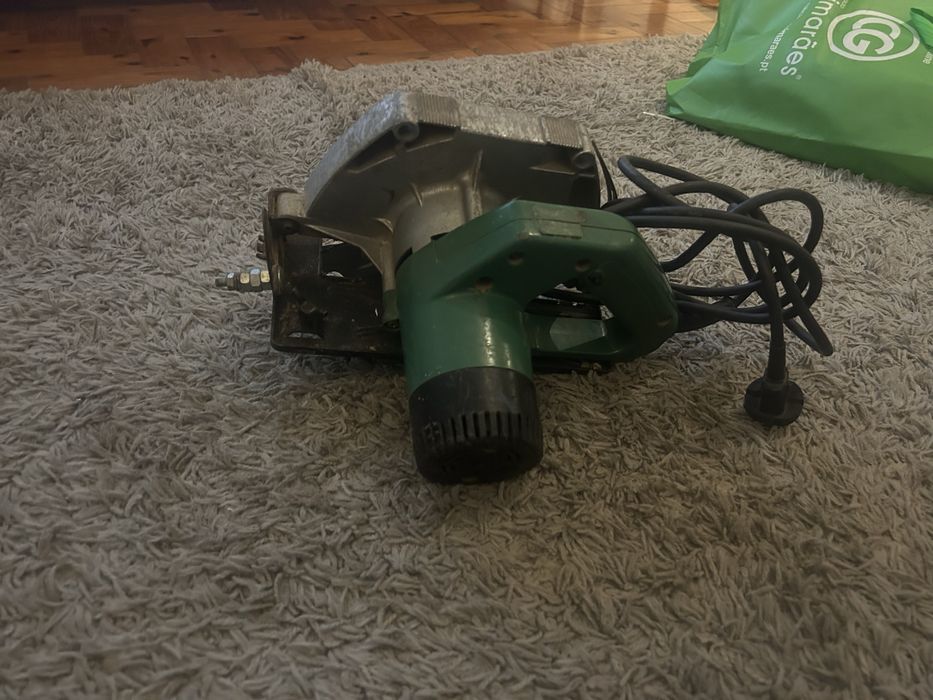 Serra Hitachi com proteção de lamina