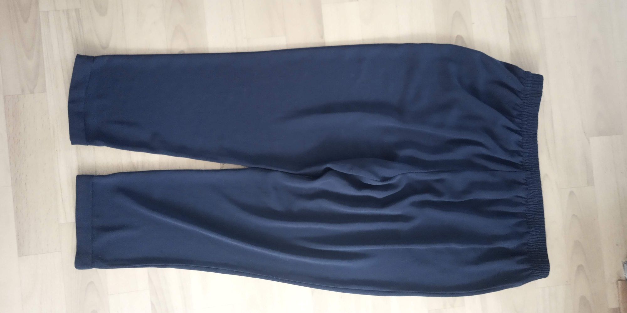 Spodnie granat roz EUR 44 firmy F&F
