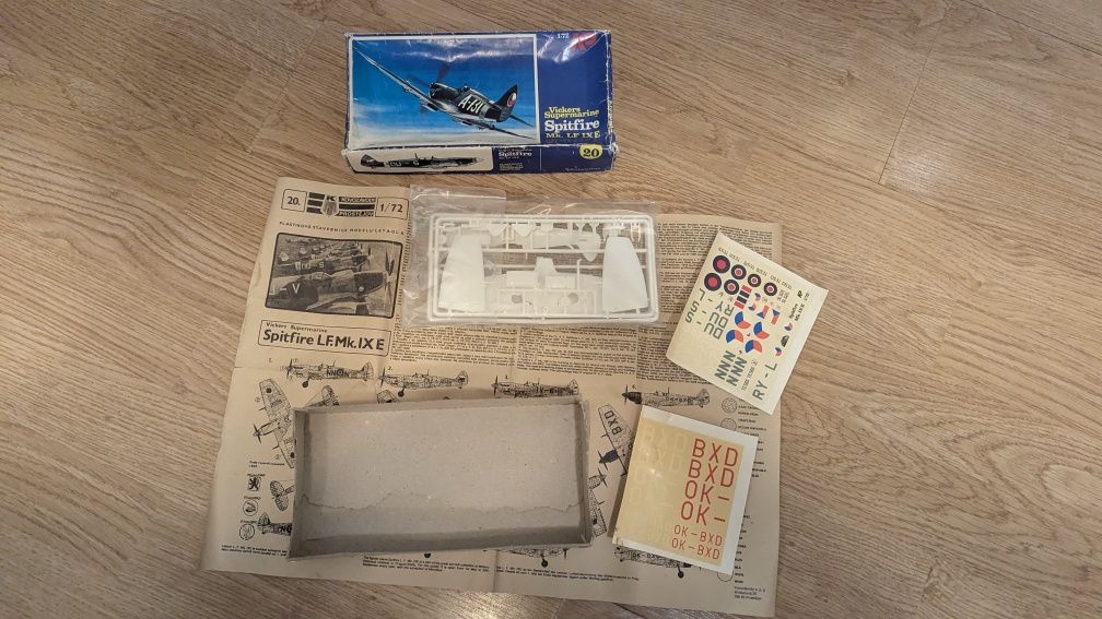 Kompletny model KP 1:72 Vickers Super marine Spitfire Mk. LF IXE