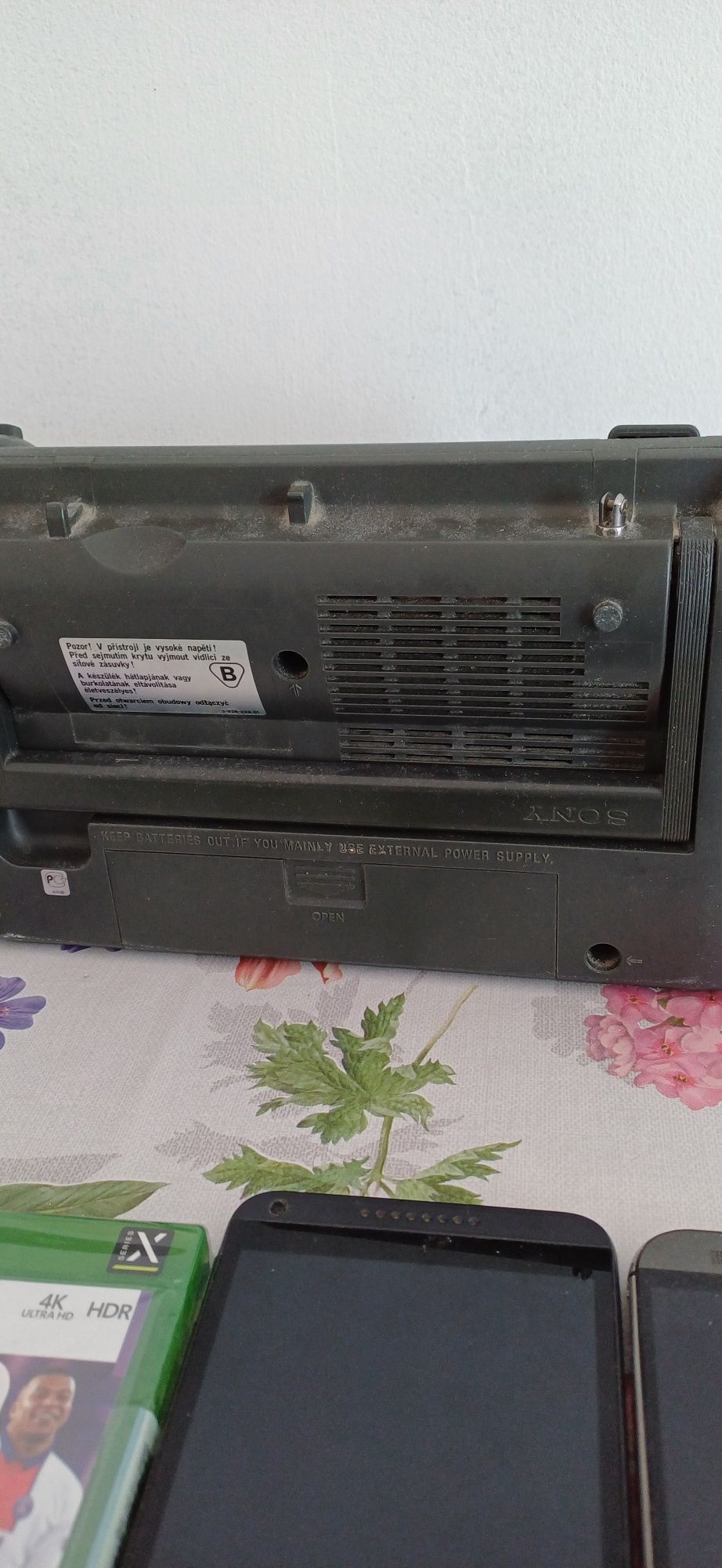 Zestaw elektronika telefony,radio itp.