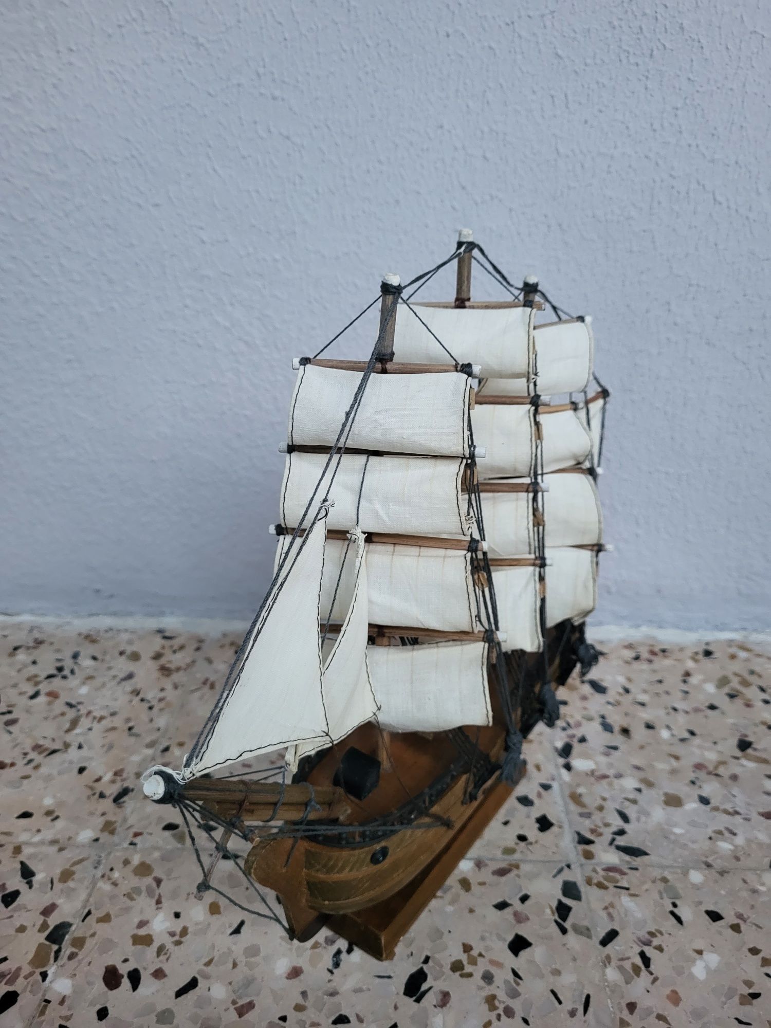 Barco em miniatura