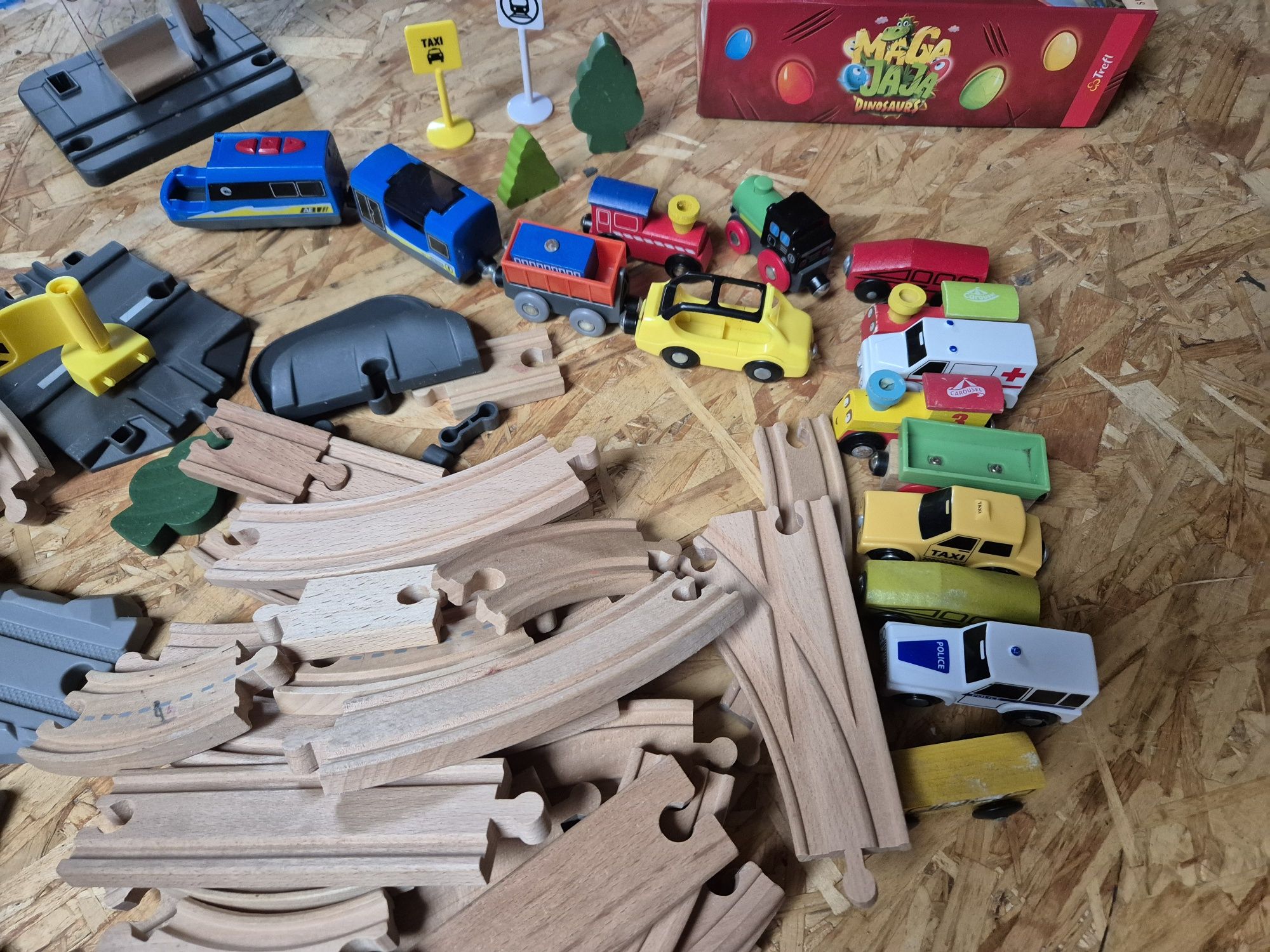 PLAYTIVE DREWNIANA KOLEJKA Pociąg Pasażerski Tory
Opis produktu

s