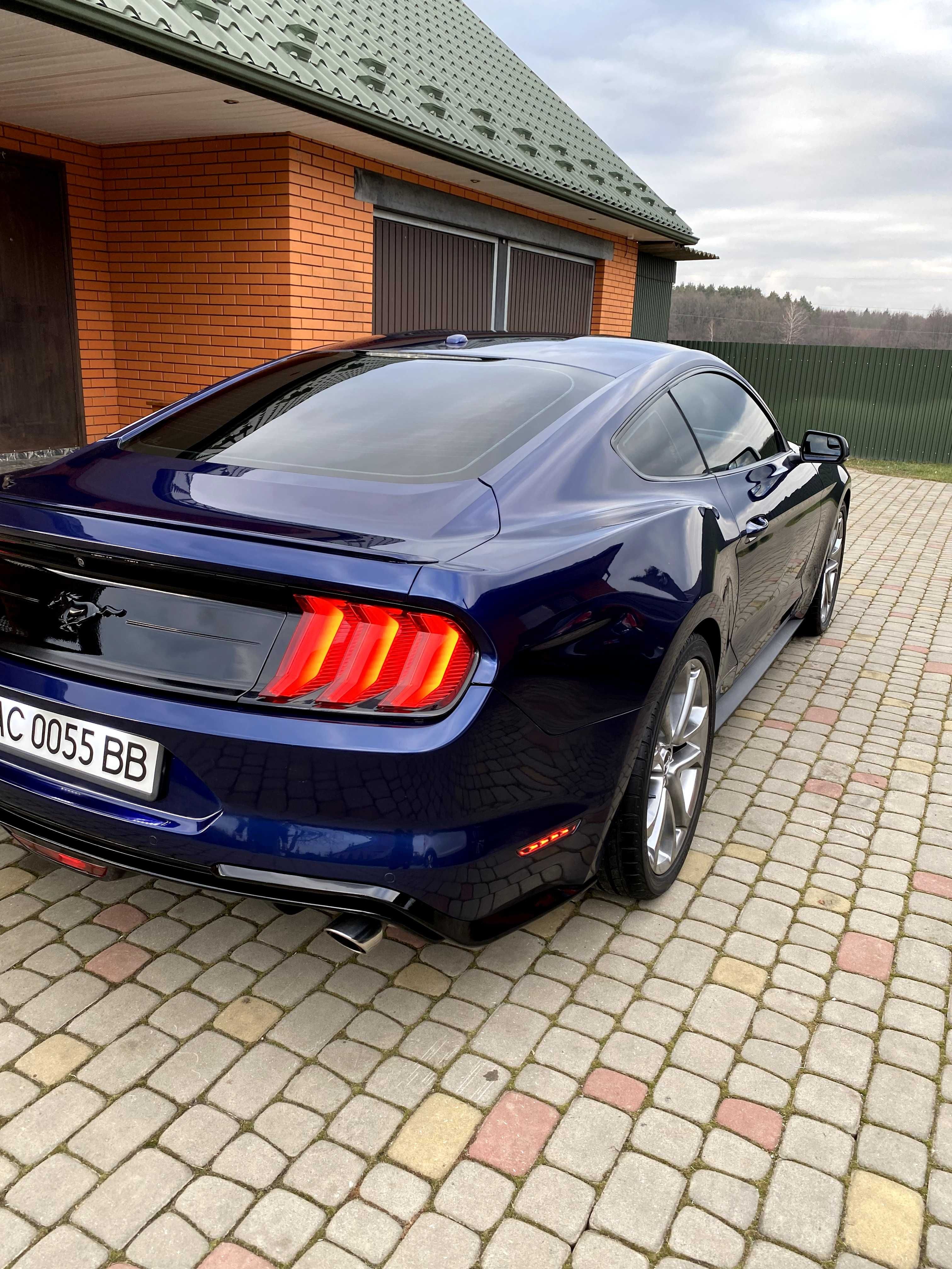 Ford Mustang Premium (2018 модельний рік)