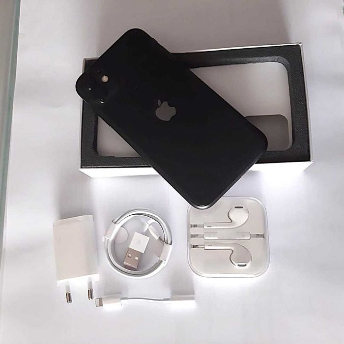 iPhone 11 - Preto 64GB