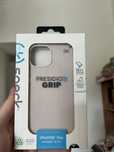 Etui speck presidio 2 grip iphone 14 13 16e Kremowe