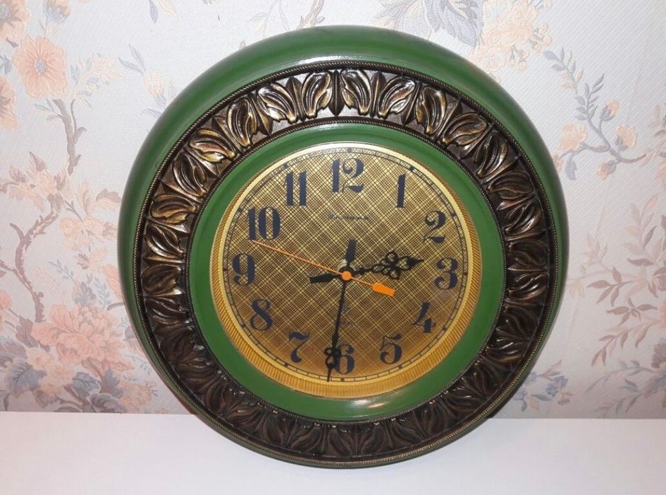 Часы Янтарь, кварц, зеленые.