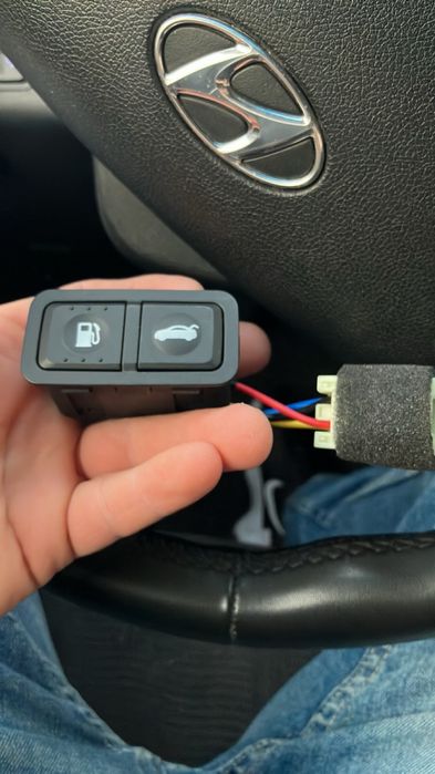 Кнопки багажника и бензобака