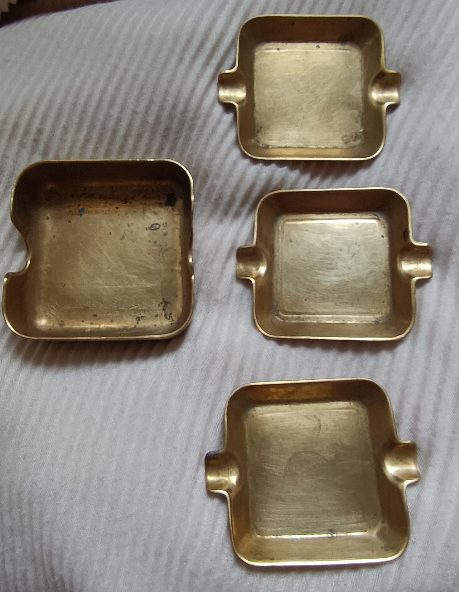 Conjunto de 4 cinzeiros quadrados em latão da 1 metade do séc. XX