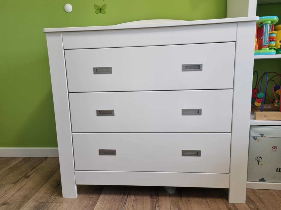 Biała komoda 3 szufladady cichy domyk Bellamy model Fino