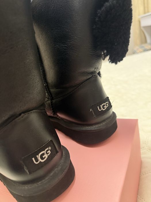 Продам УГГІ натур шкіра розмір 39