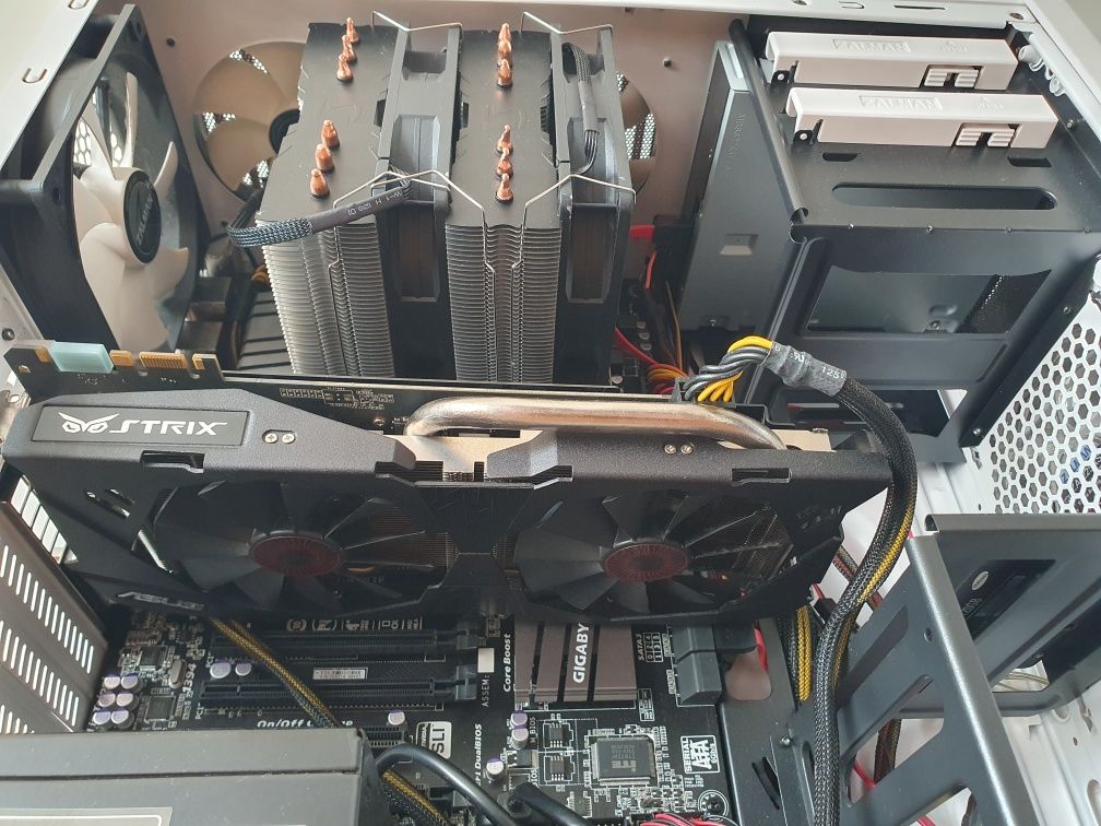 Komputer PC, AMD FX8350, GTX970, 16GB Ram, Monitor 24"