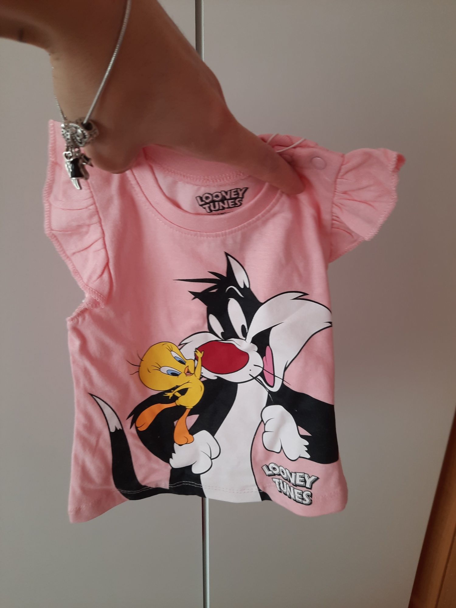 Piękna nowa bluzeczka z falbanką Looney Tunes