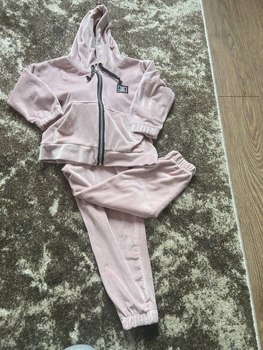 Костюмчик на дівчинку