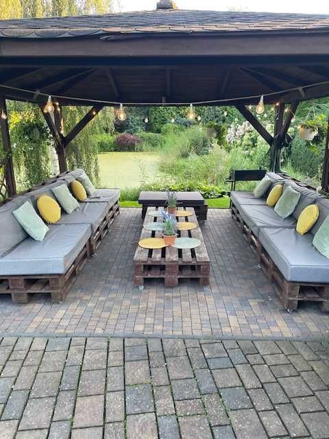 Zestaw mebli ogrodowych z palet sofa narożnik