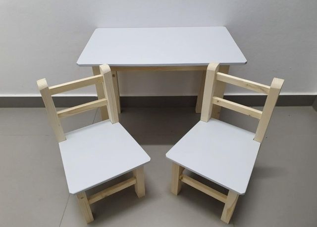 Dwa krzesełka dziecięce + stoliczek
