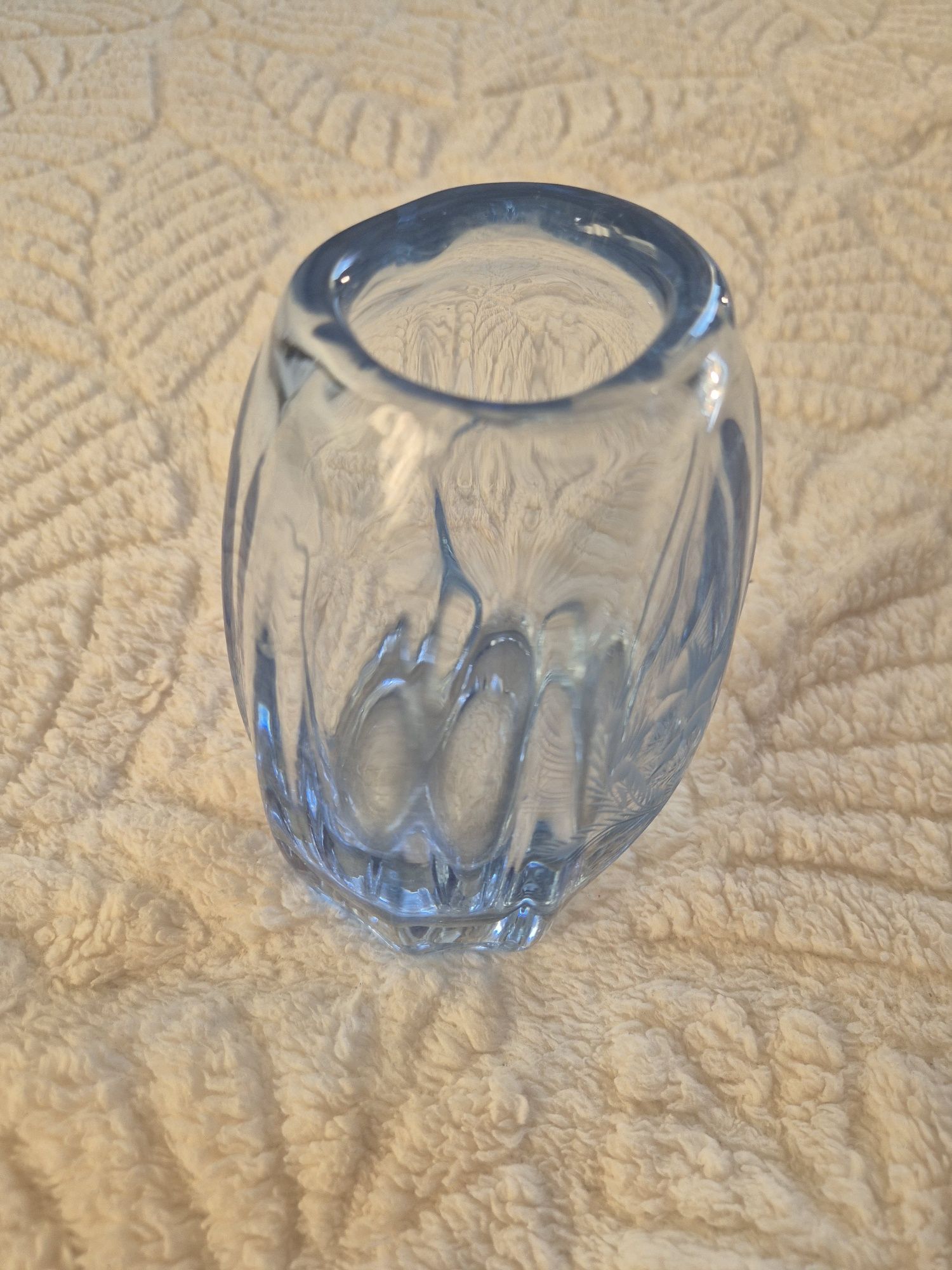 Elegancki szklany wazon Kosta Boda z motywem ptaka - 15 cm