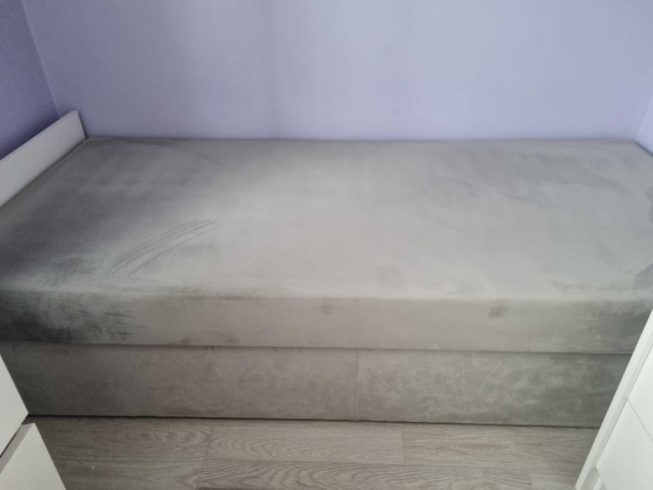 Tapczan jednoosobowy z podwyższoną skrzynią