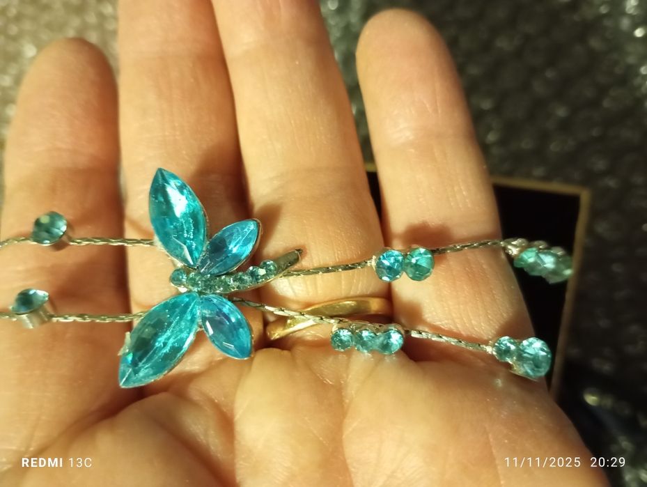 Colar e brincos em forma de borboleta