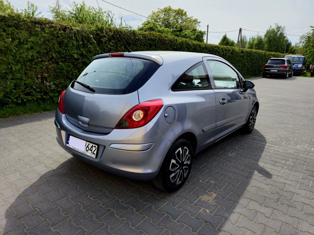 Opel Corsa 1.2 Benzyna 2007r klima isofix tempomat nowy przegląd