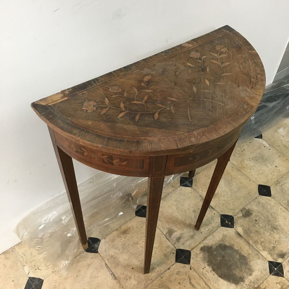 Mesa antiga de embutidos