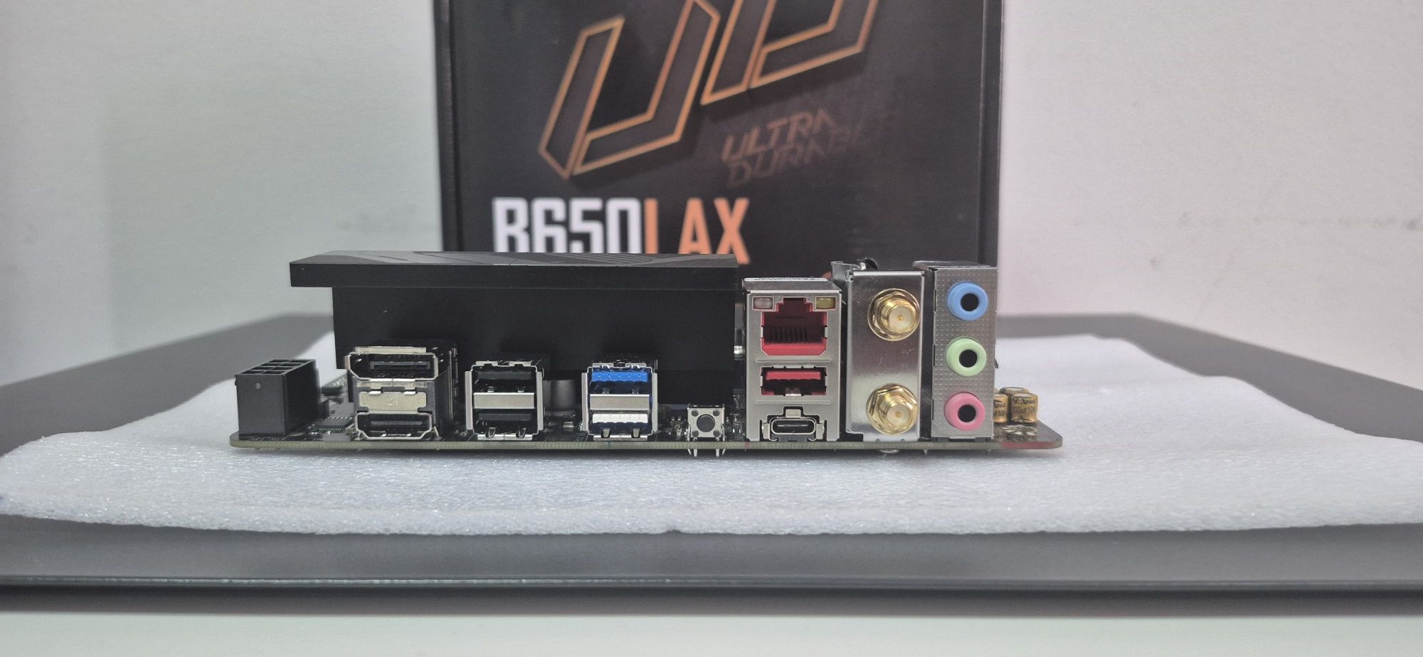 Gigabyte B650I AX