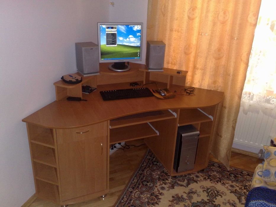 Стіл комп'ютерний кутовий 1,3х1,3м