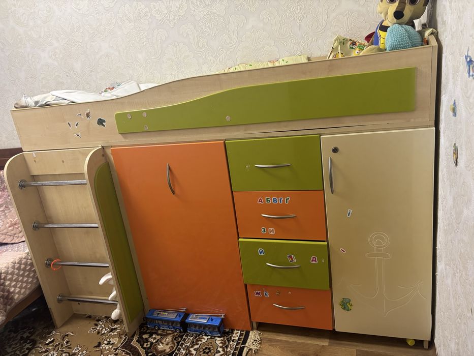 Дитяче ліжко горище