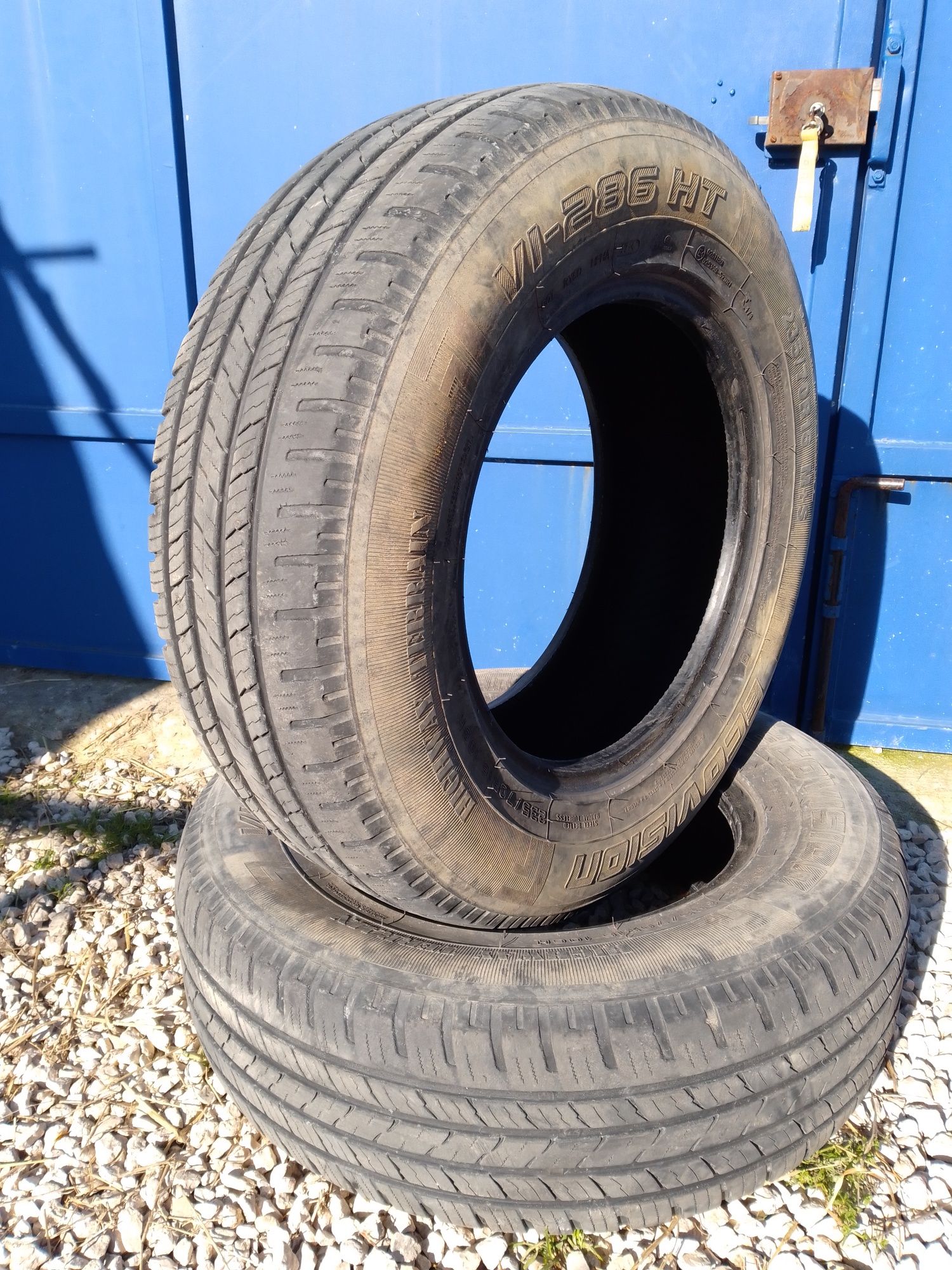 Pneus 230/70R 16