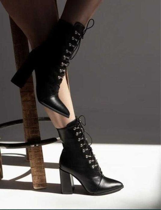 Шкіряні бежеві зимові черевики утеплені чоботи emmelie delage