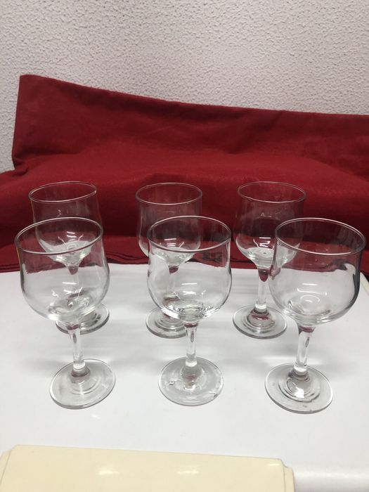 6 copos de vinho , para completar conjunto