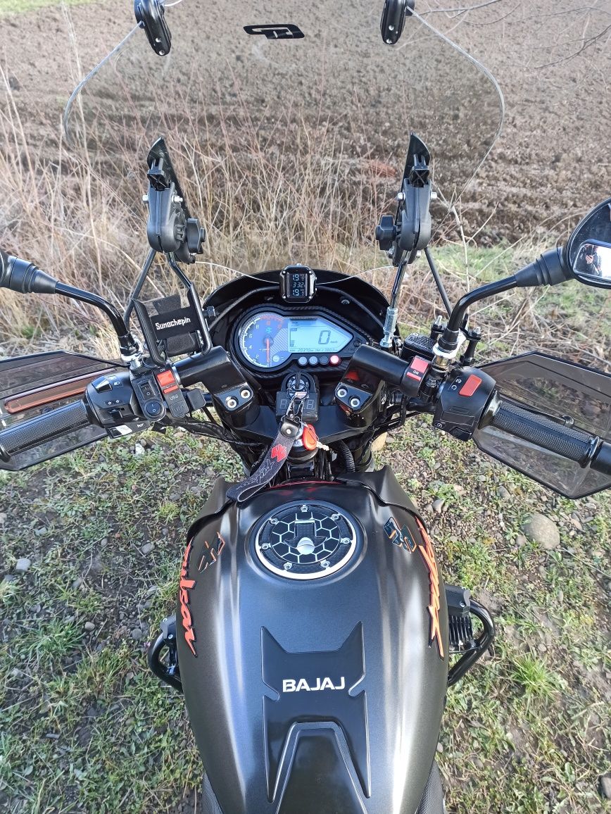 Мотоцикл Bajaj pulsar 180