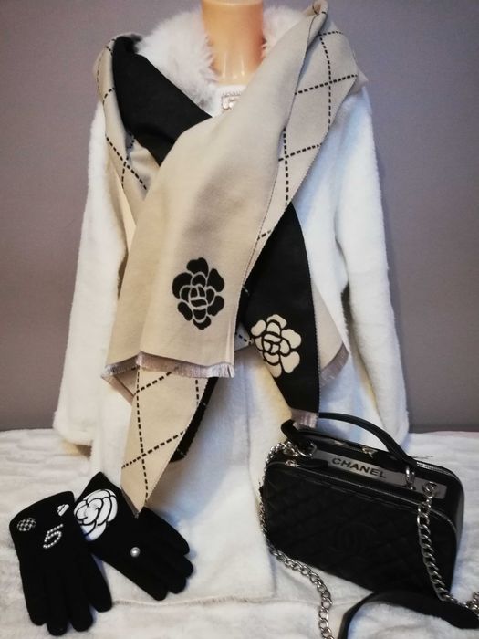 szal dwustronny kwiat Chanel Camelia