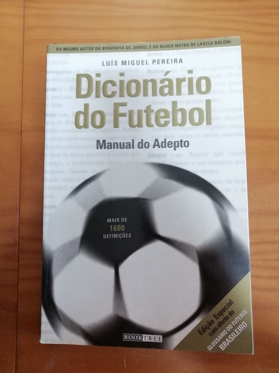 Livro "Dicionário do futebol"